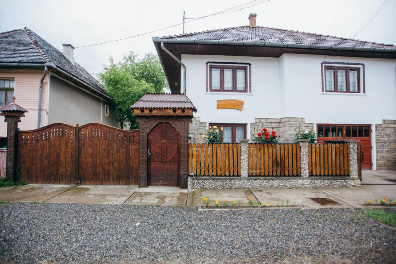 Gyöngyvirág Panzió Hotel Lupeni  Exterior foto