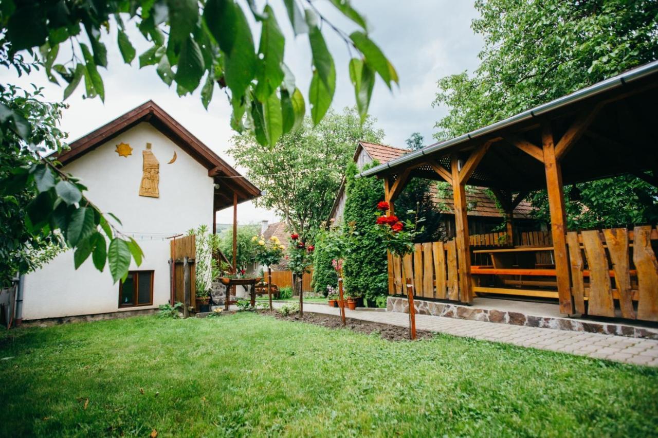 Gyöngyvirág Panzió Hotel Lupeni  Exterior foto